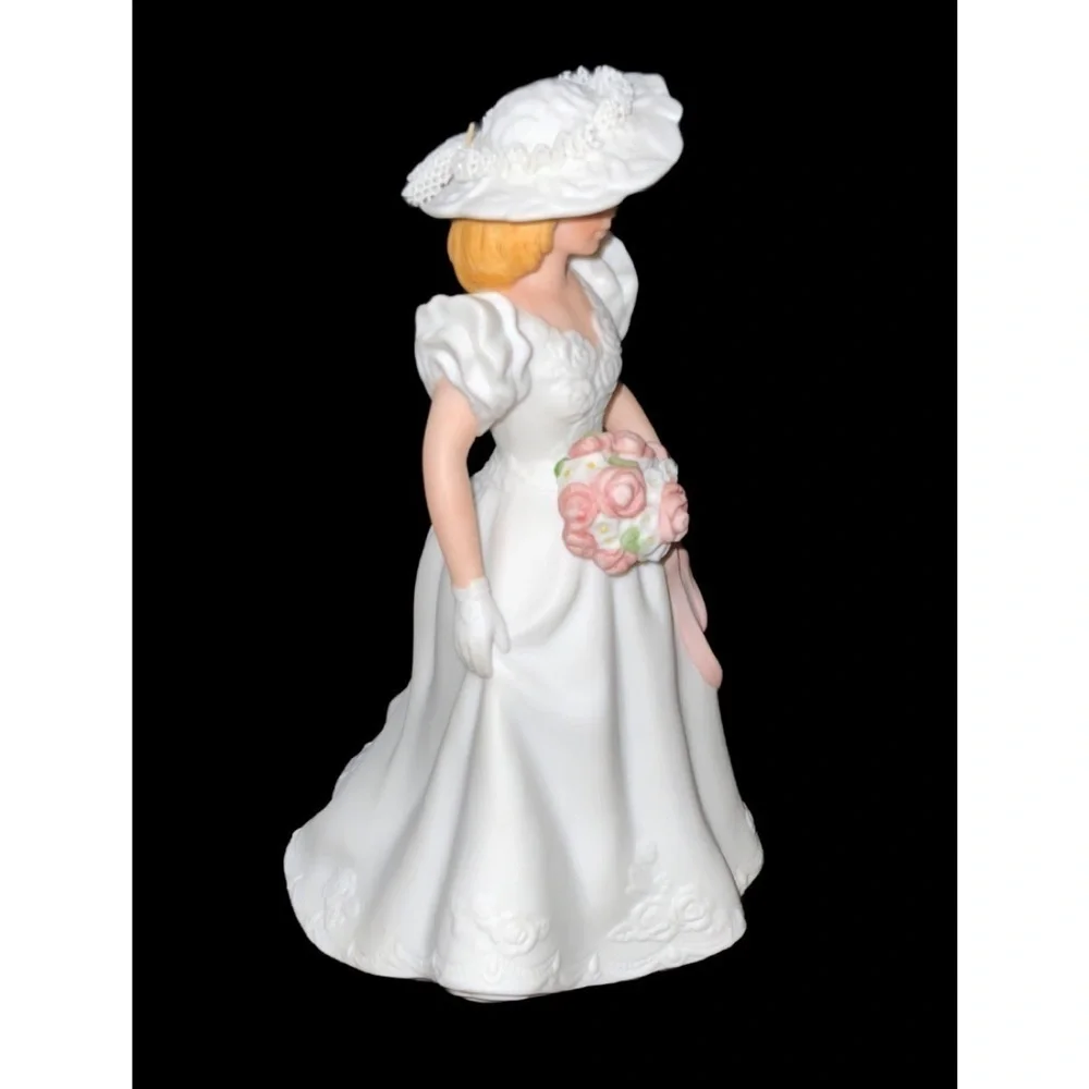 Avon 1986 Hand Painted Porcelain Figurine “A Summer Bride” & Trinket Box